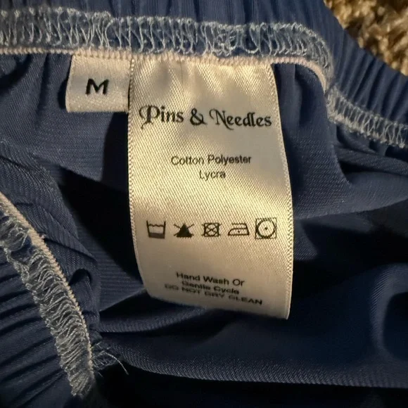 Elegant Red and Blue Lace Trim Skirt Set - Picture 2 of 4